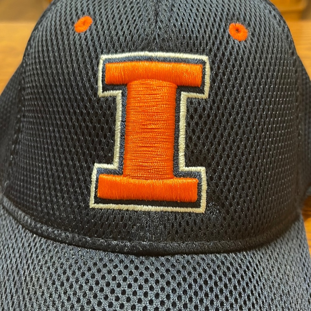 Illinois Fighting Illini hat.